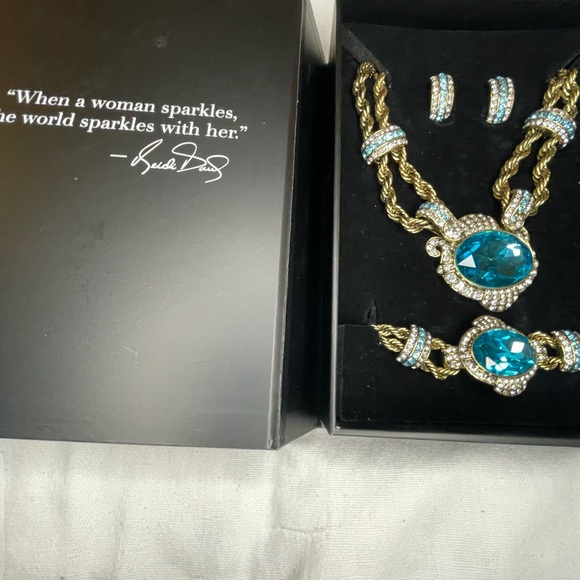 Heidi Daus Jewelry Set “Chain of Events” Necklace, Bracelet & Earrings